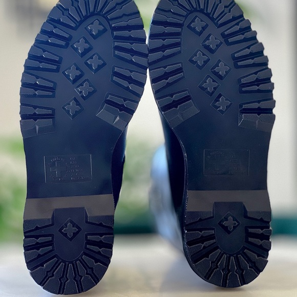 Dr. Martens Black Anistone Lo Shoes - Picture 6 of 12